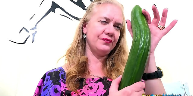 cucumber,masturbation,mature,mom,old,solo,toys,vegetable